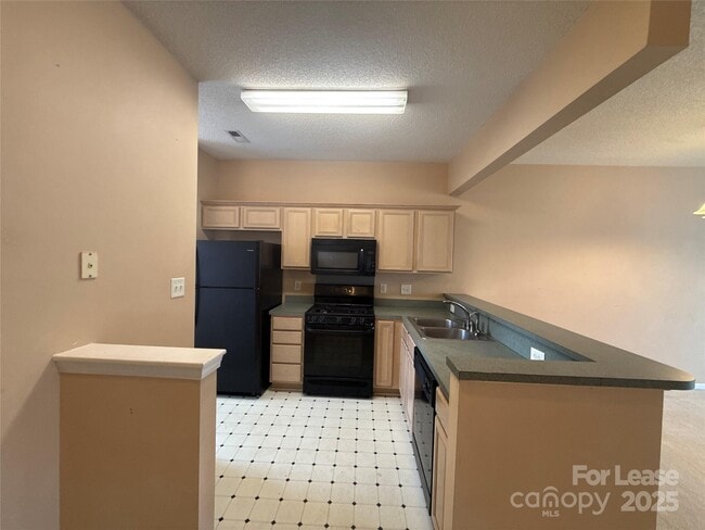 Building Photo - 1515 Sylvia Ct