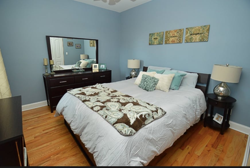 Building Photo - 3740 N Wilton Ave