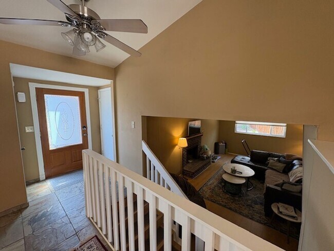Building Photo - Fantastic 3 bed 2 bath home in Centennial ...