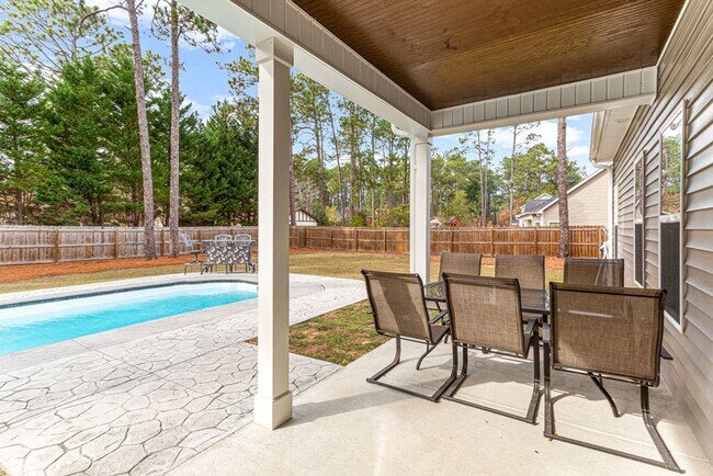 Building Photo - Southern Pines Gem! Pool and fenced backyard!