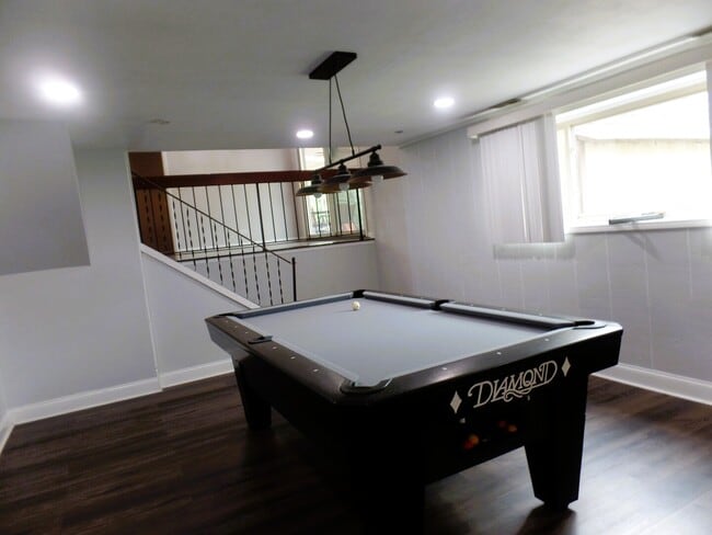 Building Photo - 5910 Bradley Ct N