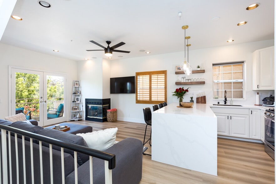 Building Photo - 919 W Lewis St