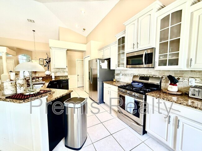 Building Photo - 431 Denise St