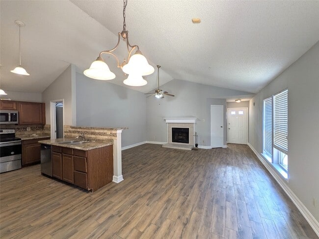 Building Photo - 323 Teakwood Ln