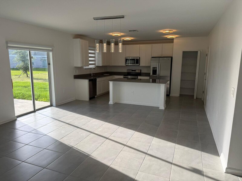 Building Photo - 1002 John Jacob Rd