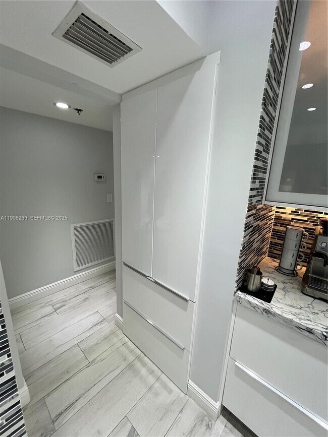 Building Photo - 300 Three Islands Boulevard