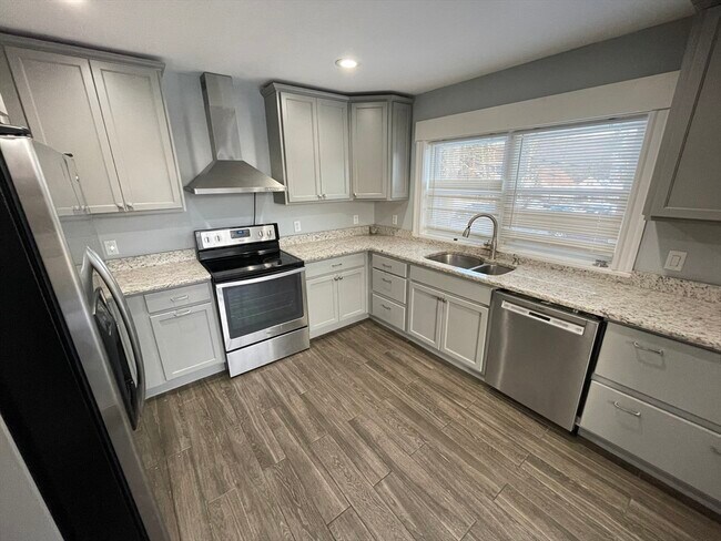 Building Photo - 6 Brattle St