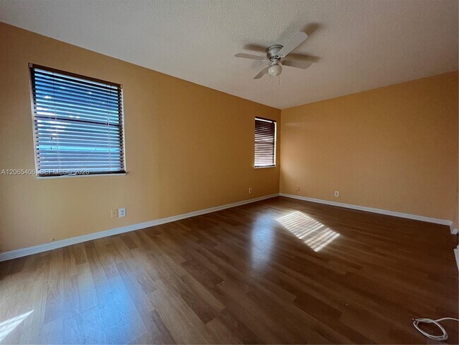 Building Photo - 5170 Tennis Ln