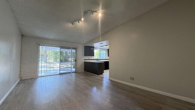 Building Photo - 148 Carmody St