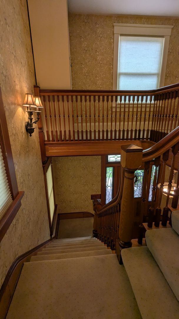 Building Photo - Welcome to this fully furnished 3-bedroom, 1.5-bath home in Massillon