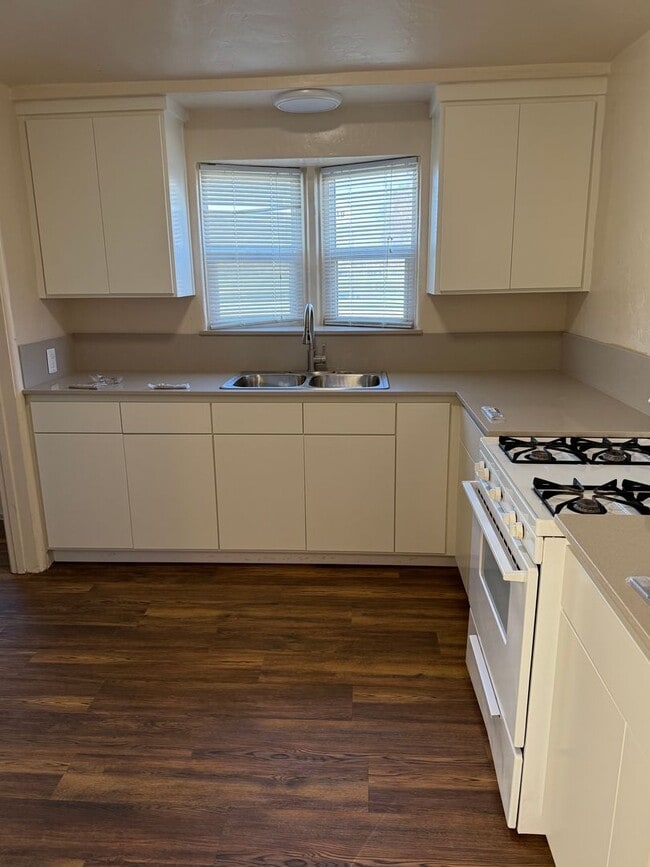 Building Photo - Charming 1 bedroom 1 bathroom