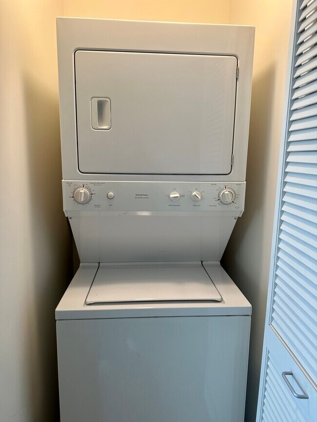 Building Photo - 520 S State St