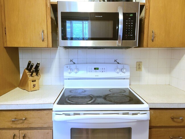 Building Photo - West 20th Apartment in Great Location