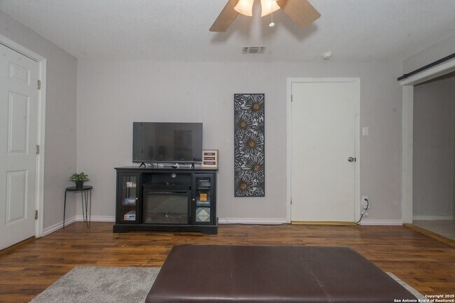 Building Photo - 611 Brunswick Blvd