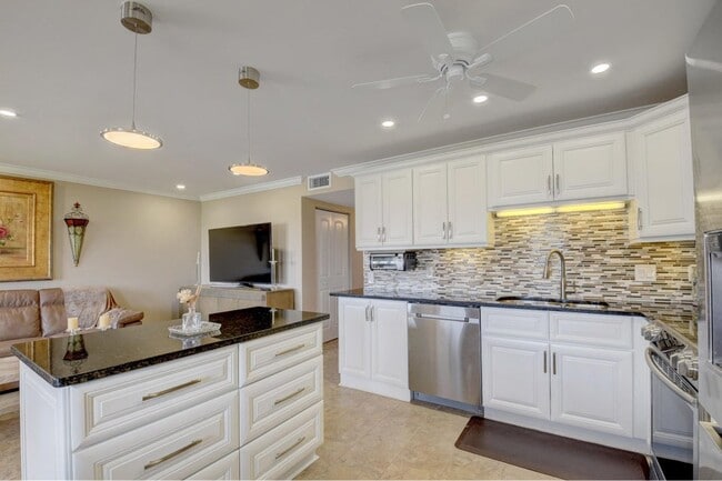 Building Photo - 4028 Newcastle B