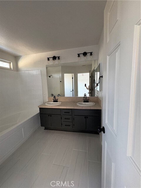 Building Photo - 13063 Canyon Oak Ct