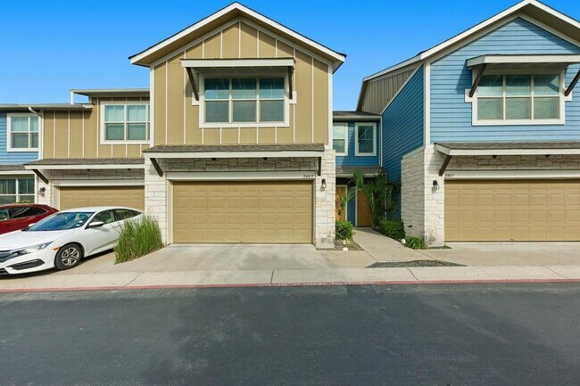 Building Photo - 516 E Slaughter Ln