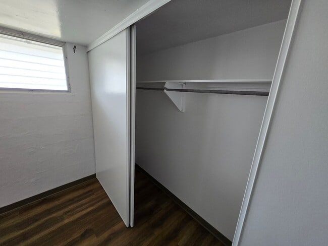 Building Photo - Upgraded 1 Bedroom, 1 Bath, 1 Parking, Con...