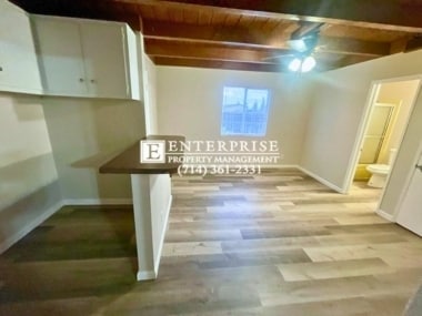 Building Photo - Gorgeous 4-bedroom rental home with in-law suite & two primary suites!
