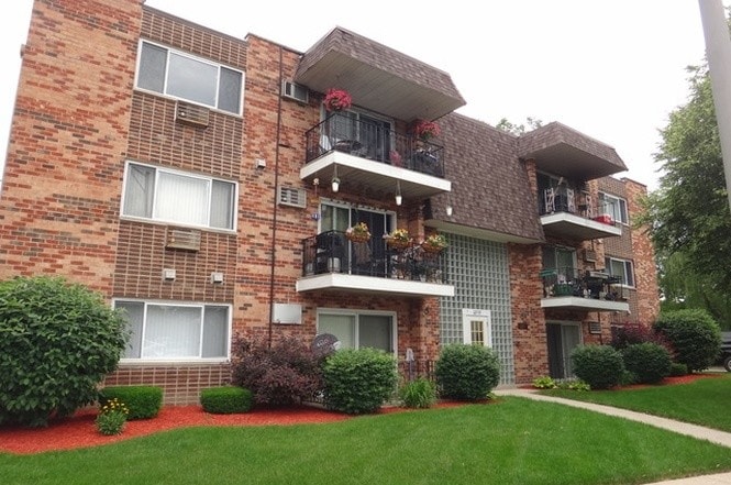 Building Photo - 12715 S La Crosse Ave