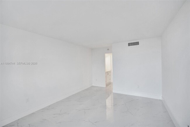 Building Photo - 3625 N Country Club Dr