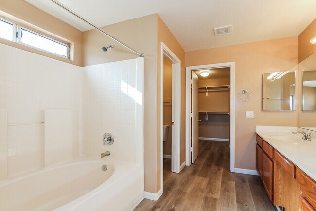 Building Photo - 1653 N 136th Ln