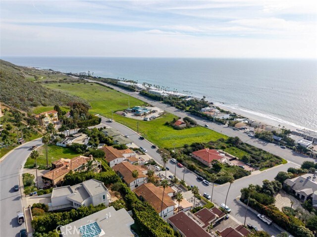 Building Photo - 11813 Ellice St