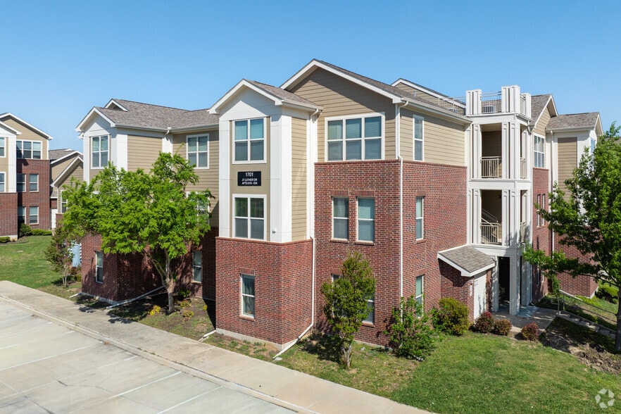 Primary - The Village on West Seminary