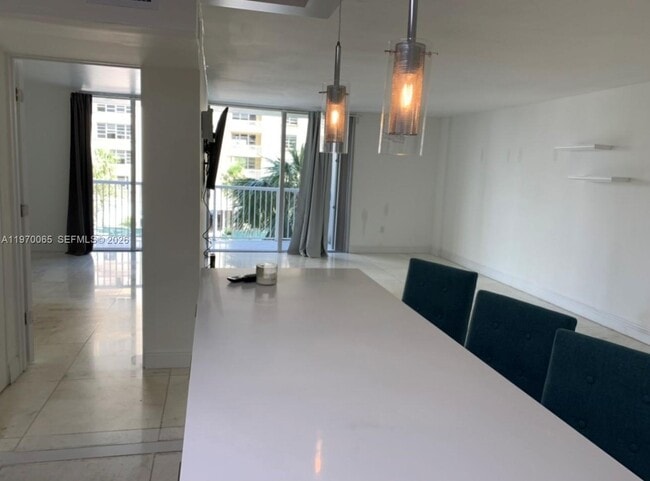 Building Photo - 150 SE 25th Rd