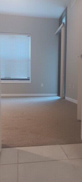 Master Bedroom - 400 4th Ave S