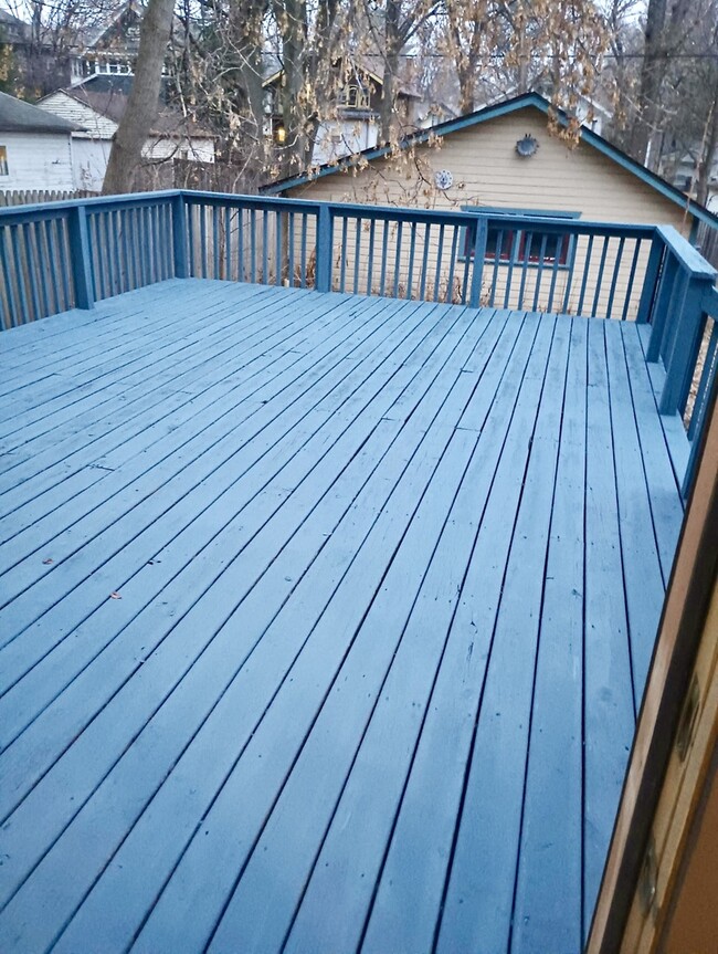 Building Photo - 408 S Gardiner Ave