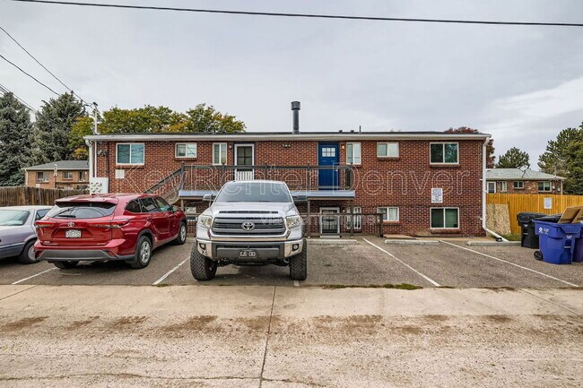 Building Photo - 2356 S Linden Ct