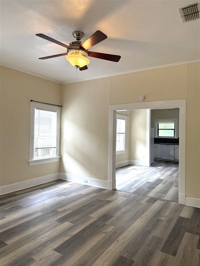 Building Photo - Beautifully Renovated 2 bedroom, 1 bath Bungalow | Historic Highland area | $900/Month Rent
