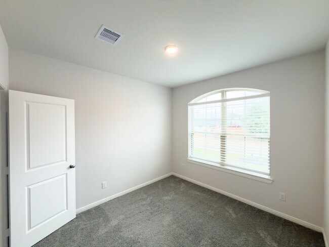 Building Photo - 42504 Rustico Rd