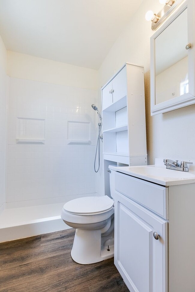 Building Photo - NOW AVAILABLE!!! Updated 2 bedroom 1 bath ...