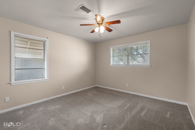 Building Photo - 1706 Shady Grove Dr