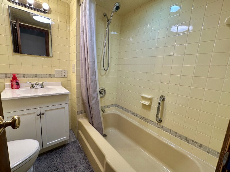 Building Photo - 73 Durant St