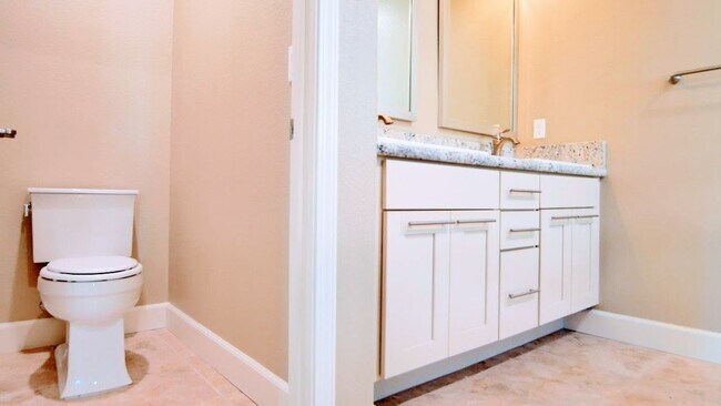 Building Photo - 5967 Raleigh Rd