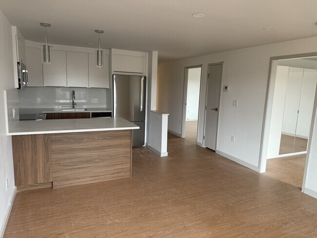 Building Photo - 1243 Beacon St