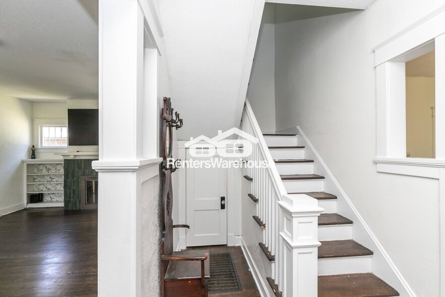 Building Photo - 2923 Parkwood Blvd