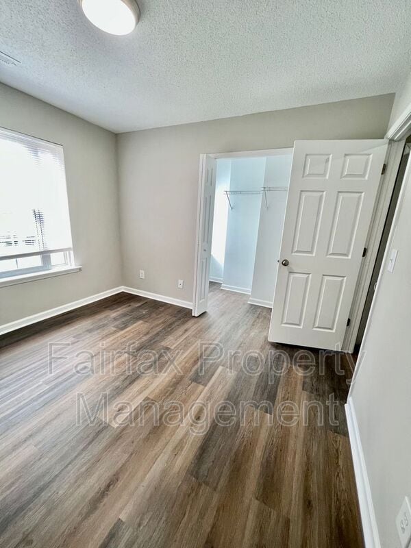 Building Photo - 201 Ridge Lake Dr