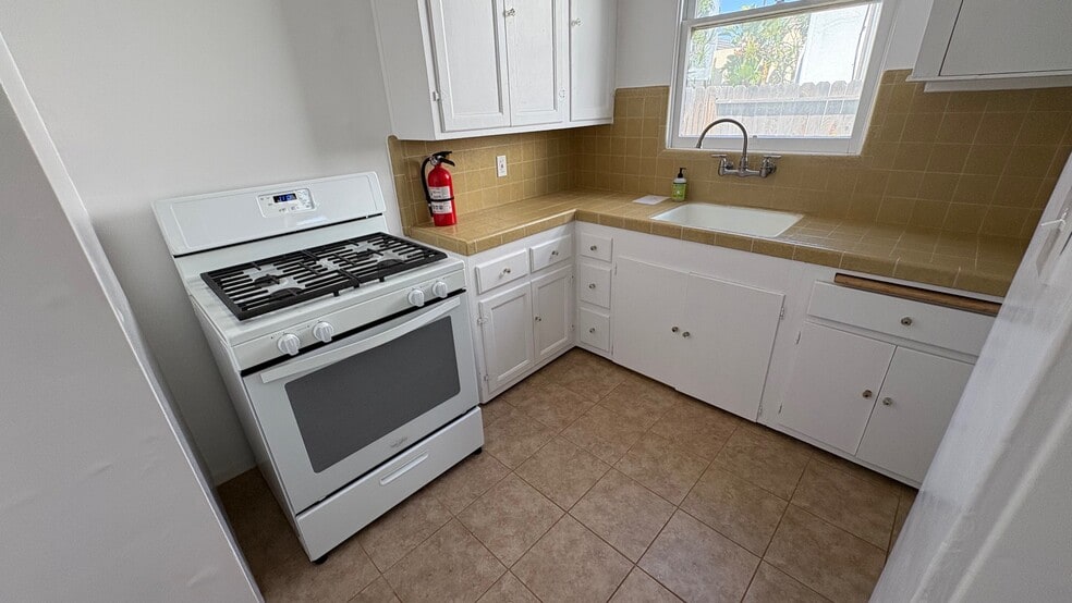 Building Photo - 1621 California Ave