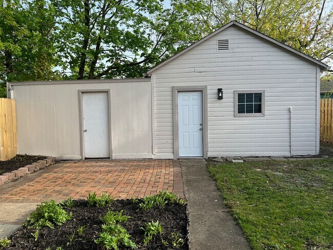 Building Photo - Detroid Shoreway Renovated  4 Bedroom, 2 Bath House with Detached Garage