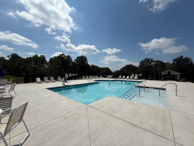 Building Photo - Modern 3-Bedroom Home in Community with Po...