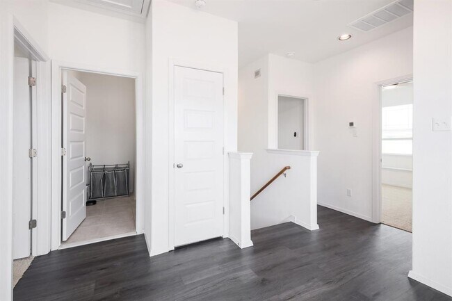 Building Photo - 1408 Flint Knapper Dr