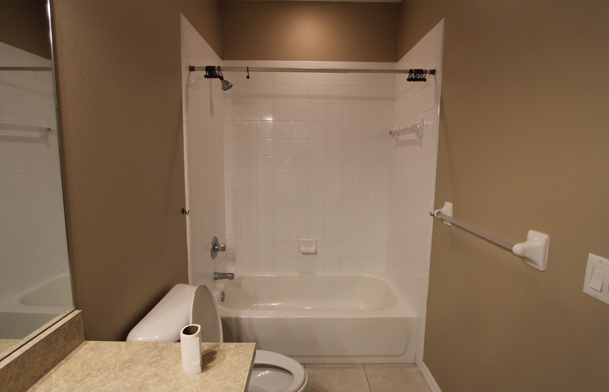 Hallway bath - 37410 Picketts Mill Ave