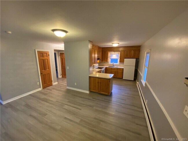 Building Photo - 247 Felt Rd