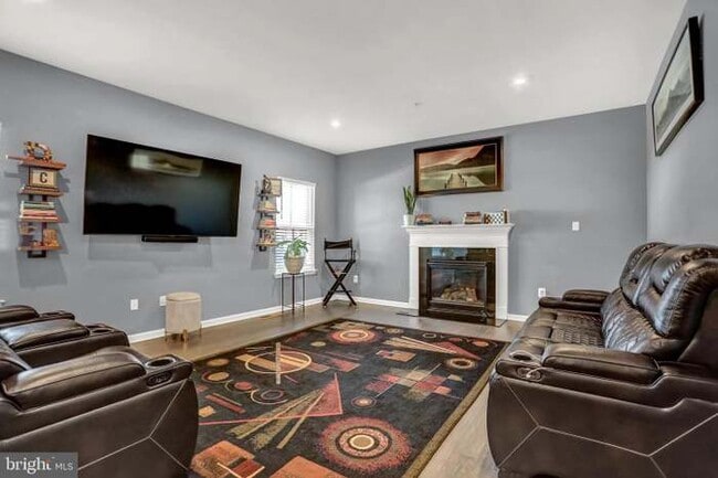 Building Photo - 1704 Scenic Manor Dr