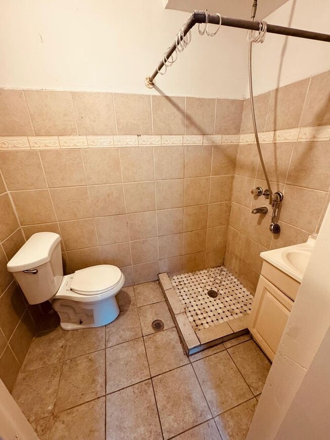 Building Photo - 2601 E Clearfield St