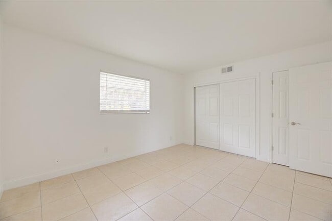Building Photo - 1017 NW 30th Ct